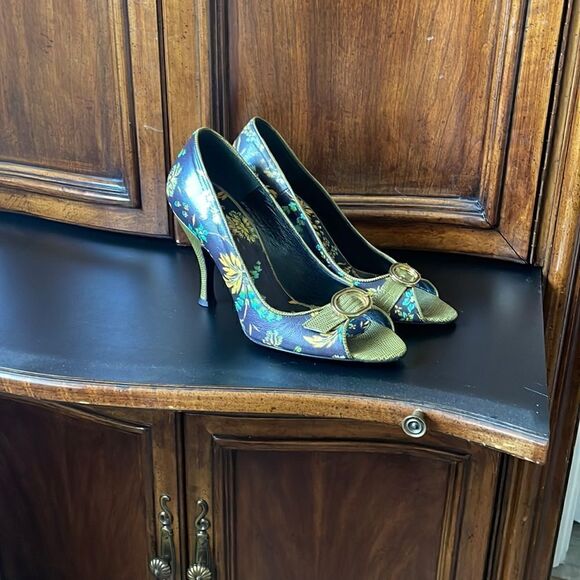 Dolce & Gabbana Heels.